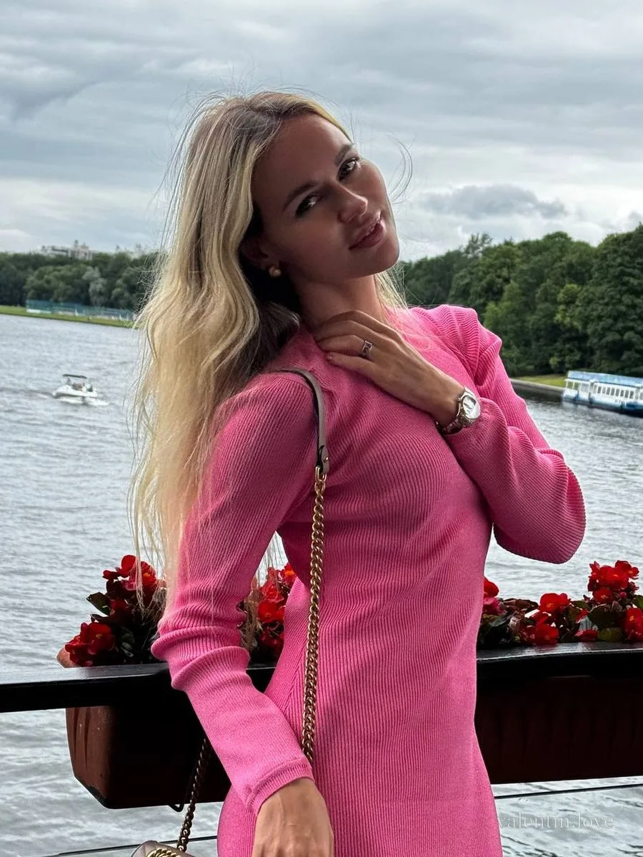 Daria, Russian woman in Saint Petersburg — photo 4